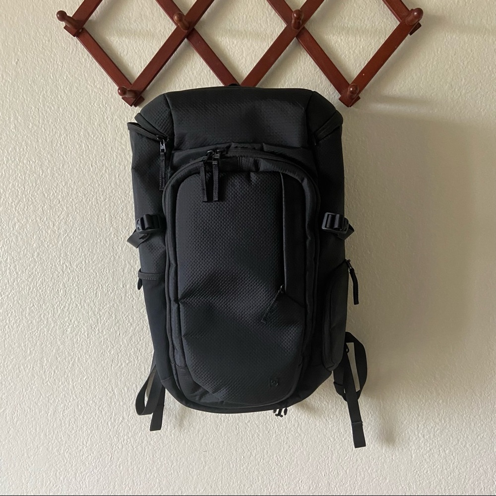 Lululemon room to roam backpack 23L
